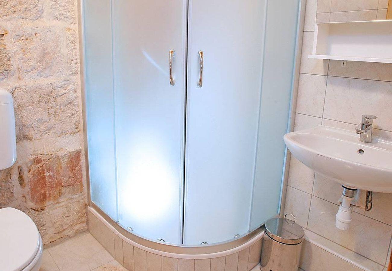 Casa en Dugi Rat - Casa de vacaciones en Sumpetar Jesenice con Seaview, Terraza, Acondicionador, WIFI (5133-1) Casa en Dugi Rat - Casa de vacaciones en Sumpetar Jesenice con Seaview, Terraza, Acondicionador, WIFI (5133-1)