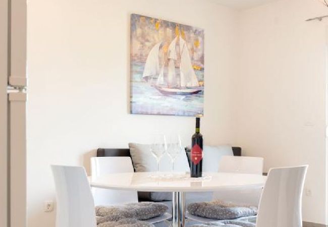 Apartamento en Arbanija - Apartamento en Arbanija con Seaview, Balcón, Acondicionador, WIFI (5137-1) Apartamento en Arbanija - Apartamento en Arbanija con Seaview, Balcón, Acondicionador, WIFI (5137-1)