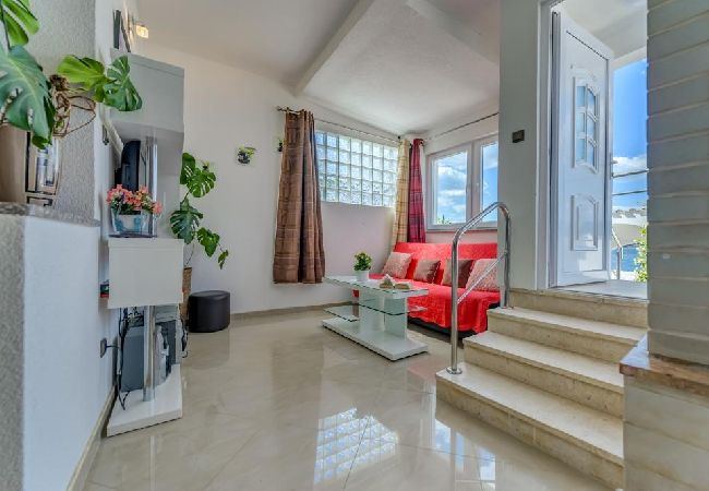 Apartamento en Arbanija - Apartamento en Arbanija con Seaview, Terraza, Acondicionador, WIFI (5138-2) Apartamento en Arbanija - Apartamento en Arbanija con Seaview, Terraza, Acondicionador, WIFI (5138-2)