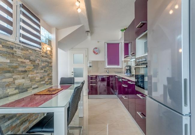 Apartamento en Arbanija - Apartamento en Arbanija con Seaview, Terraza, Acondicionador, WIFI (5138-2) Apartamento en Arbanija - Apartamento en Arbanija con Seaview, Terraza, Acondicionador, WIFI (5138-2)