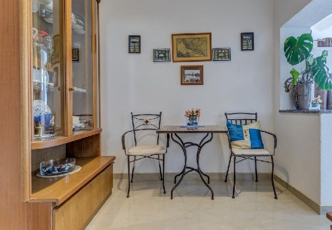 Apartamento en Arbanija - Apartamento en Arbanija con Seaview, Terraza, Acondicionador, WIFI (5138-2) Apartamento en Arbanija - Apartamento en Arbanija con Seaview, Terraza, Acondicionador, WIFI (5138-2)