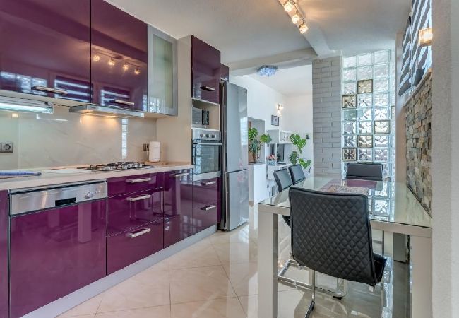 Apartamento en Arbanija - Apartamento en Arbanija con Seaview, Terraza, Acondicionador, WIFI (5138-2) Apartamento en Arbanija - Apartamento en Arbanija con Seaview, Terraza, Acondicionador, WIFI (5138-2)