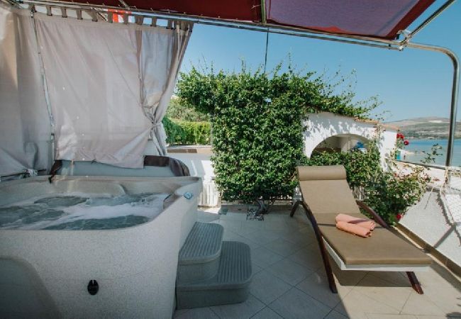 Apartamento en Arbanija - Apartamento en Arbanija con Seaview, Terraza, Acondicionador, WIFI (5138-2) Apartamento en Arbanija - Apartamento en Arbanija con Seaview, Terraza, Acondicionador, WIFI (5138-2)