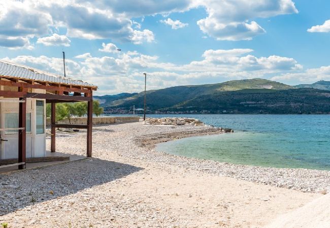 Apartamento en Arbanija - Apartamento en Arbanija con Seaview, Terraza, Acondicionador, WIFI (5138-2) Apartamento en Arbanija - Apartamento en Arbanija con Seaview, Terraza, Acondicionador, WIFI (5138-2)