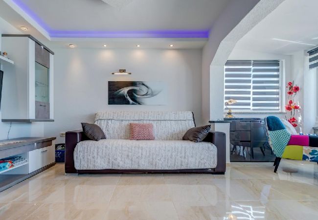 Apartamento en Arbanija - Apartamento en Arbanija con Seaview, Balcón, Acondicionador, WIFI (5138-1) Apartamento en Arbanija - Apartamento en Arbanija con Seaview, Balcón, Acondicionador, WIFI (5138-1)