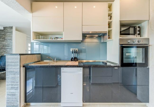 Apartamento en Arbanija - Apartamento en Arbanija con Seaview, Balcón, Acondicionador, WIFI (5138-1) Apartamento en Arbanija - Apartamento en Arbanija con Seaview, Balcón, Acondicionador, WIFI (5138-1)