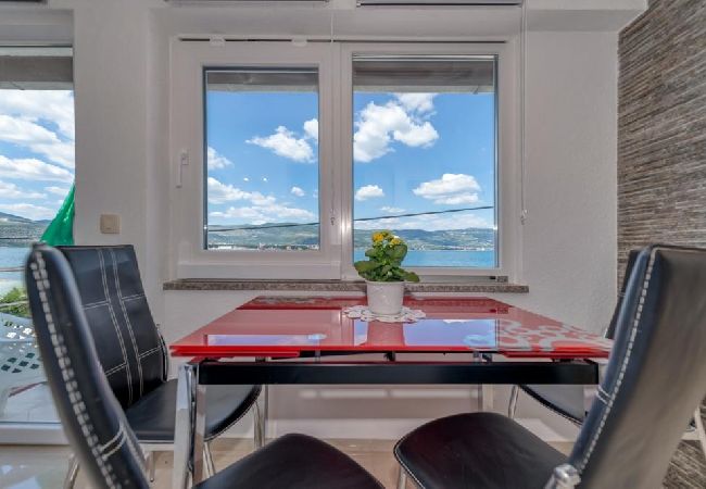 Apartamento en Arbanija - Apartamento en Arbanija con Seaview, Balcón, Acondicionador, WIFI (5138-1) Apartamento en Arbanija - Apartamento en Arbanija con Seaview, Balcón, Acondicionador, WIFI (5138-1)