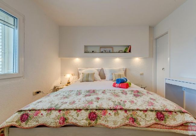 Apartamento en Arbanija - Apartamento en Arbanija con Seaview, Balcón, Acondicionador, WIFI (5138-1) Apartamento en Arbanija - Apartamento en Arbanija con Seaview, Balcón, Acondicionador, WIFI (5138-1)