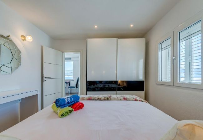 Apartamento en Arbanija - Apartamento en Arbanija con Seaview, Balcón, Acondicionador, WIFI (5138-1) Apartamento en Arbanija - Apartamento en Arbanija con Seaview, Balcón, Acondicionador, WIFI (5138-1)