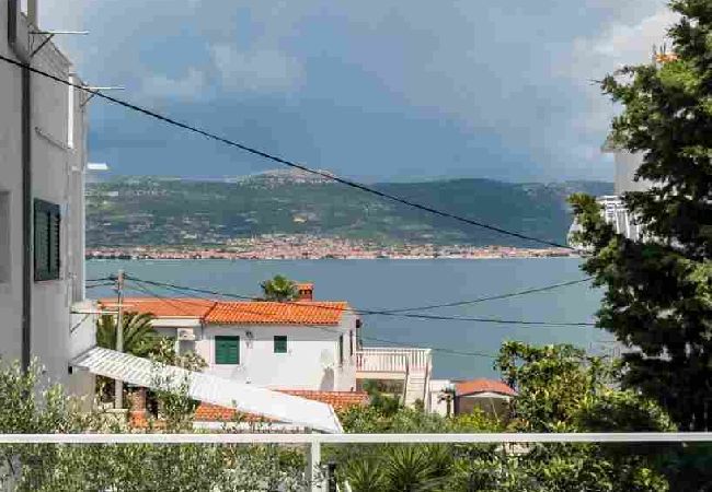 Apartamento en Arbanija - Apartamento en Arbanija con Seaview, Terraza, Acondicionador, WIFI (5139-2) Apartamento en Arbanija - Apartamento en Arbanija con Seaview, Terraza, Acondicionador, WIFI (5139-2)