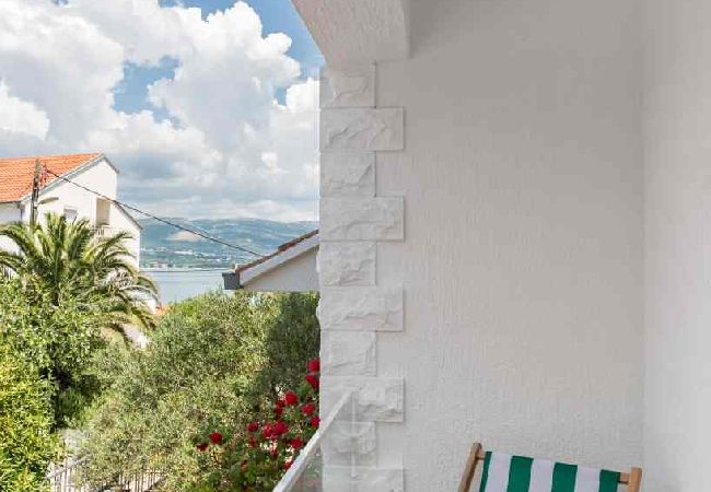 Apartamento en Arbanija - Apartamento en Arbanija con Seaview, Terraza, Acondicionador, WIFI (5139-2) Apartamento en Arbanija - Apartamento en Arbanija con Seaview, Terraza, Acondicionador, WIFI (5139-2)