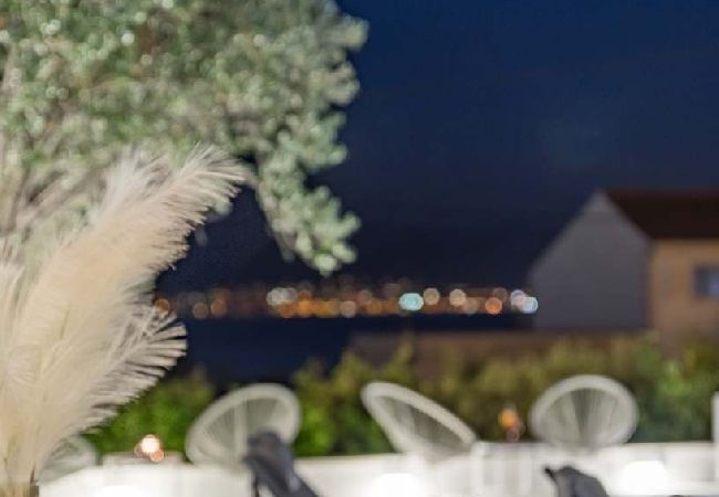 Apartamento en Arbanija - Apartamento en Arbanija con Seaview, Terraza, Acondicionador, WIFI (5139-2) Apartamento en Arbanija - Apartamento en Arbanija con Seaview, Terraza, Acondicionador, WIFI (5139-2)