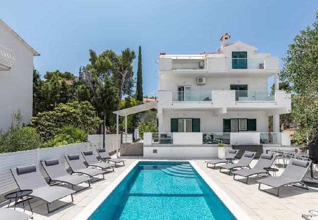 Apartamento en Arbanija - Apartamento en Arbanija con Seaview, Terraza, Acondicionador, WIFI (5139-5) Apartamento en Arbanija - Apartamento en Arbanija con Seaview, Terraza, Acondicionador, WIFI (5139-5)