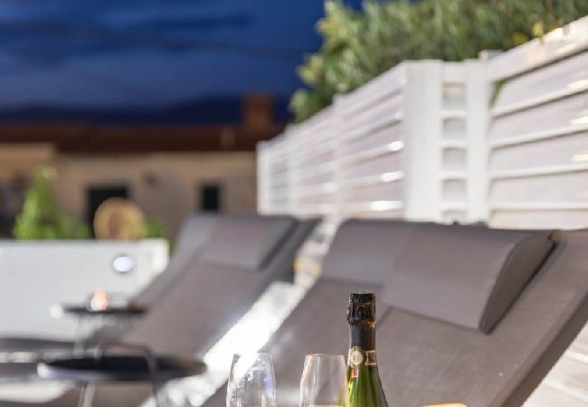 Apartamento en Arbanija - Apartamento en Arbanija con Seaview, Terraza, Acondicionador, WIFI (5139-5) Apartamento en Arbanija - Apartamento en Arbanija con Seaview, Terraza, Acondicionador, WIFI (5139-5)