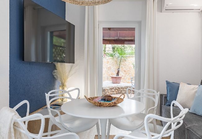 Apartamento en Arbanija - Apartamento en Arbanija con Terraza, Acondicionador, WIFI (5139-4) Apartamento en Arbanija - Apartamento en Arbanija con Terraza, Acondicionador, WIFI (5139-4)