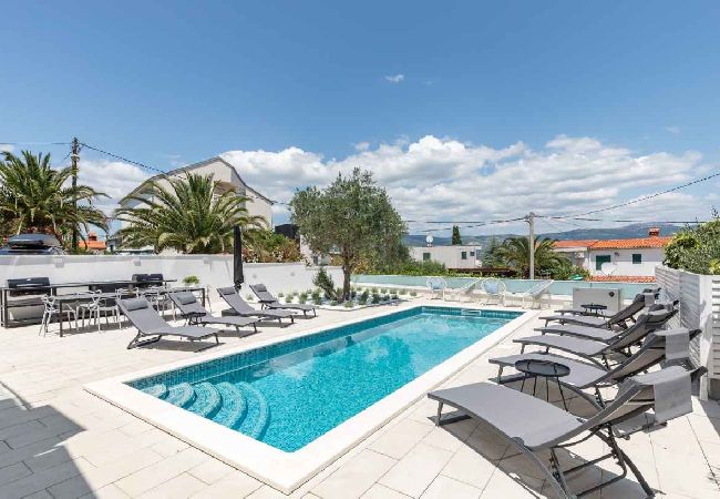 Apartamento en Arbanija - Apartamento en Arbanija con Terraza, Acondicionador, WIFI (5139-4) Apartamento en Arbanija - Apartamento en Arbanija con Terraza, Acondicionador, WIFI (5139-4)