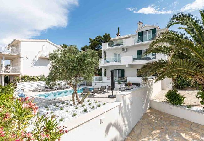 Apartamento en Arbanija - Apartamento en Arbanija con Terraza, Acondicionador, WIFI (5139-4) Apartamento en Arbanija - Apartamento en Arbanija con Terraza, Acondicionador, WIFI (5139-4)