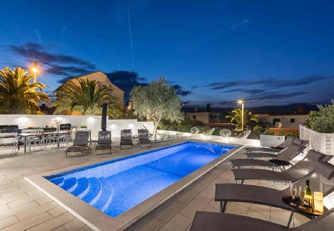 Apartamento en Arbanija - Apartamento en Arbanija con Terraza, Acondicionador, WIFI (5139-4) Apartamento en Arbanija - Apartamento en Arbanija con Terraza, Acondicionador, WIFI (5139-4)