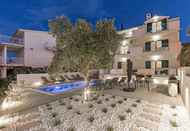 Apartamento en Arbanija - Apartamento en Arbanija con Seaview, Terraza, Acondicionador, WIFI (5139-3) Apartamento en Arbanija - Apartamento en Arbanija con Seaview, Terraza, Acondicionador, WIFI (5139-3)