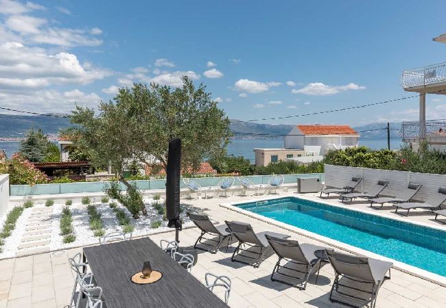 Apartamento en Arbanija - Apartamento en Arbanija con Seaview, Terraza, Acondicionador, WIFI (5139-3) Apartamento en Arbanija - Apartamento en Arbanija con Seaview, Terraza, Acondicionador, WIFI (5139-3)