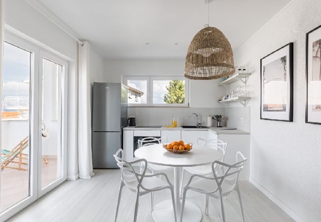 Apartamento en Arbanija - Apartamento en Arbanija con Seaview, Terraza, Acondicionador, WIFI (5139-1) Apartamento en Arbanija - Apartamento en Arbanija con Seaview, Terraza, Acondicionador, WIFI (5139-1)