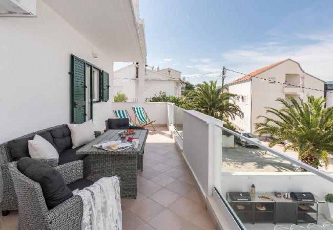 Apartamento en Arbanija - Apartamento en Arbanija con Seaview, Terraza, Acondicionador, WIFI (5139-1) Apartamento en Arbanija - Apartamento en Arbanija con Seaview, Terraza, Acondicionador, WIFI (5139-1)