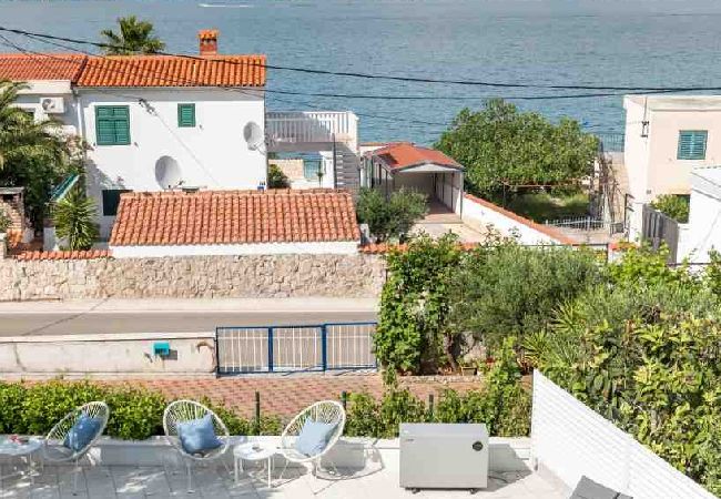 Apartamento en Arbanija - Apartamento en Arbanija con Seaview, Terraza, Acondicionador, WIFI (5139-1) Apartamento en Arbanija - Apartamento en Arbanija con Seaview, Terraza, Acondicionador, WIFI (5139-1)