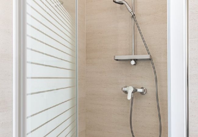 Apartamento en Arbanija - Apartamento en Arbanija con Seaview, Terraza, Acondicionador, WIFI (5139-1) Apartamento en Arbanija - Apartamento en Arbanija con Seaview, Terraza, Acondicionador, WIFI (5139-1)