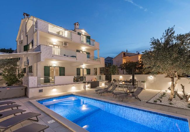 Apartamento en Arbanija - Apartamento en Arbanija con Seaview, Terraza, Acondicionador, WIFI (5139-1) Apartamento en Arbanija - Apartamento en Arbanija con Seaview, Terraza, Acondicionador, WIFI (5139-1)