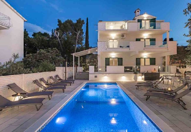 Apartamento en Arbanija - Apartamento en Arbanija con Seaview, Terraza, Acondicionador, WIFI (5139-1) Apartamento en Arbanija - Apartamento en Arbanija con Seaview, Terraza, Acondicionador, WIFI (5139-1)