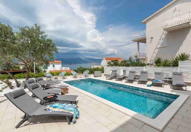 Apartamento en Arbanija - Apartamento en Arbanija con Seaview, Terraza, Acondicionador, WIFI (5139-1) Apartamento en Arbanija - Apartamento en Arbanija con Seaview, Terraza, Acondicionador, WIFI (5139-1)