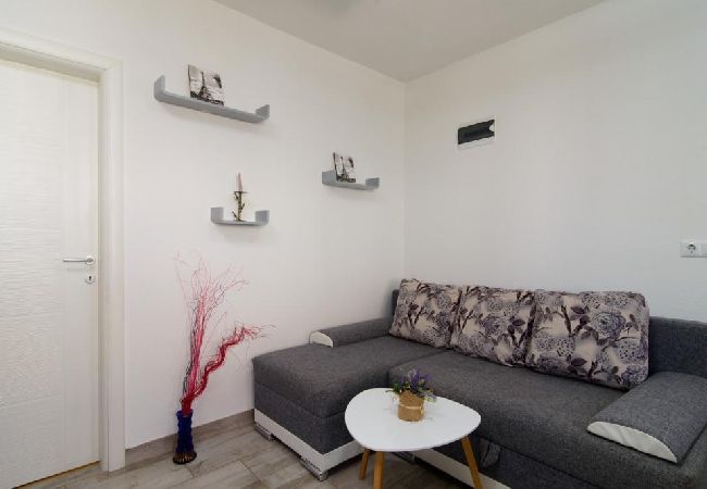 Apartamento en Okrug Gornji - Apartamento en Okrug Gornji con Seaview, Balcón, Acondicionador, WIFI (5134-7) Apartamento en Okrug Gornji - Apartamento en Okrug Gornji con Seaview, Balcón, Acondicionador, WIFI (5134-7)