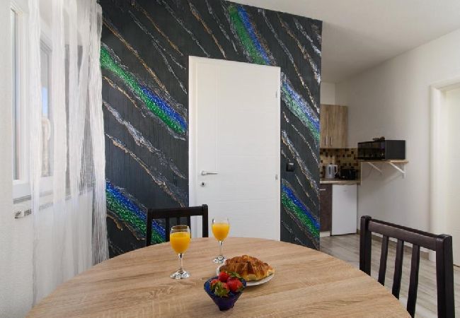 Apartamento en Okrug Gornji - Apartamento en Okrug Gornji con Seaview, Balcón, Acondicionador, WIFI (5134-7) Apartamento en Okrug Gornji - Apartamento en Okrug Gornji con Seaview, Balcón, Acondicionador, WIFI (5134-7)