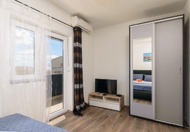 Apartamento en Okrug Gornji - Apartamento en Okrug Gornji con Seaview, Balcón, Acondicionador, WIFI (5134-7) Apartamento en Okrug Gornji - Apartamento en Okrug Gornji con Seaview, Balcón, Acondicionador, WIFI (5134-7)