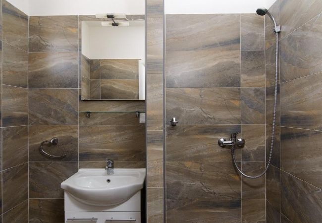 Apartamento en Okrug Gornji - Apartamento en Okrug Gornji con Seaview, Balcón, Acondicionador, WIFI (5134-7) Apartamento en Okrug Gornji - Apartamento en Okrug Gornji con Seaview, Balcón, Acondicionador, WIFI (5134-7)