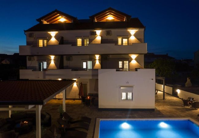 Apartamento en Okrug Gornji - Apartamento en Okrug Gornji con Seaview, Balcón, Acondicionador, WIFI (5134-7) Apartamento en Okrug Gornji - Apartamento en Okrug Gornji con Seaview, Balcón, Acondicionador, WIFI (5134-7)