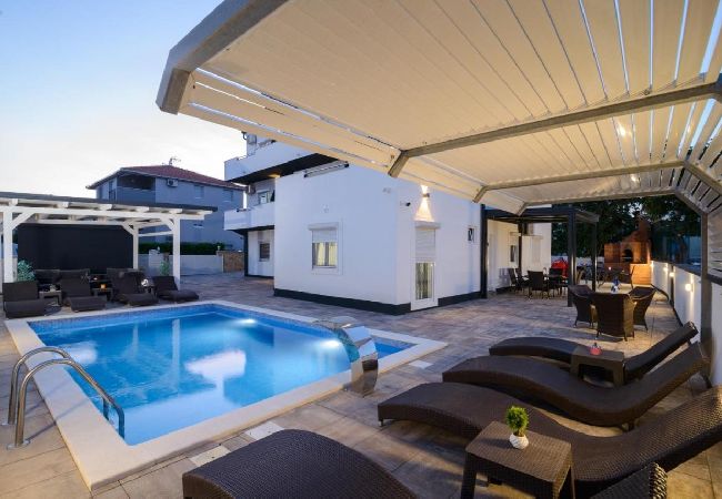 Apartamento en Okrug Gornji - Apartamento en Okrug Gornji con Seaview, Balcón, Acondicionador, WIFI (5134-7) Apartamento en Okrug Gornji - Apartamento en Okrug Gornji con Seaview, Balcón, Acondicionador, WIFI (5134-7)