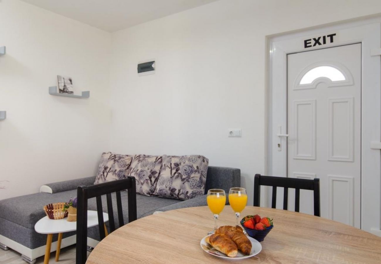 Apartamento en Okrug Gornji - Apartamento en Okrug Gornji con Seaview, Balcón, Acondicionador, WIFI (5134-7)