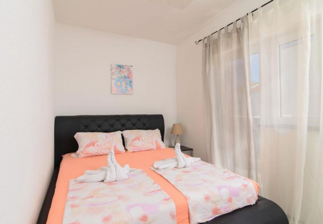 Apartamento en Okrug Gornji - Apartamento en Okrug Gornji con Seaview, Balcón, Acondicionador, WIFI (5134-6)