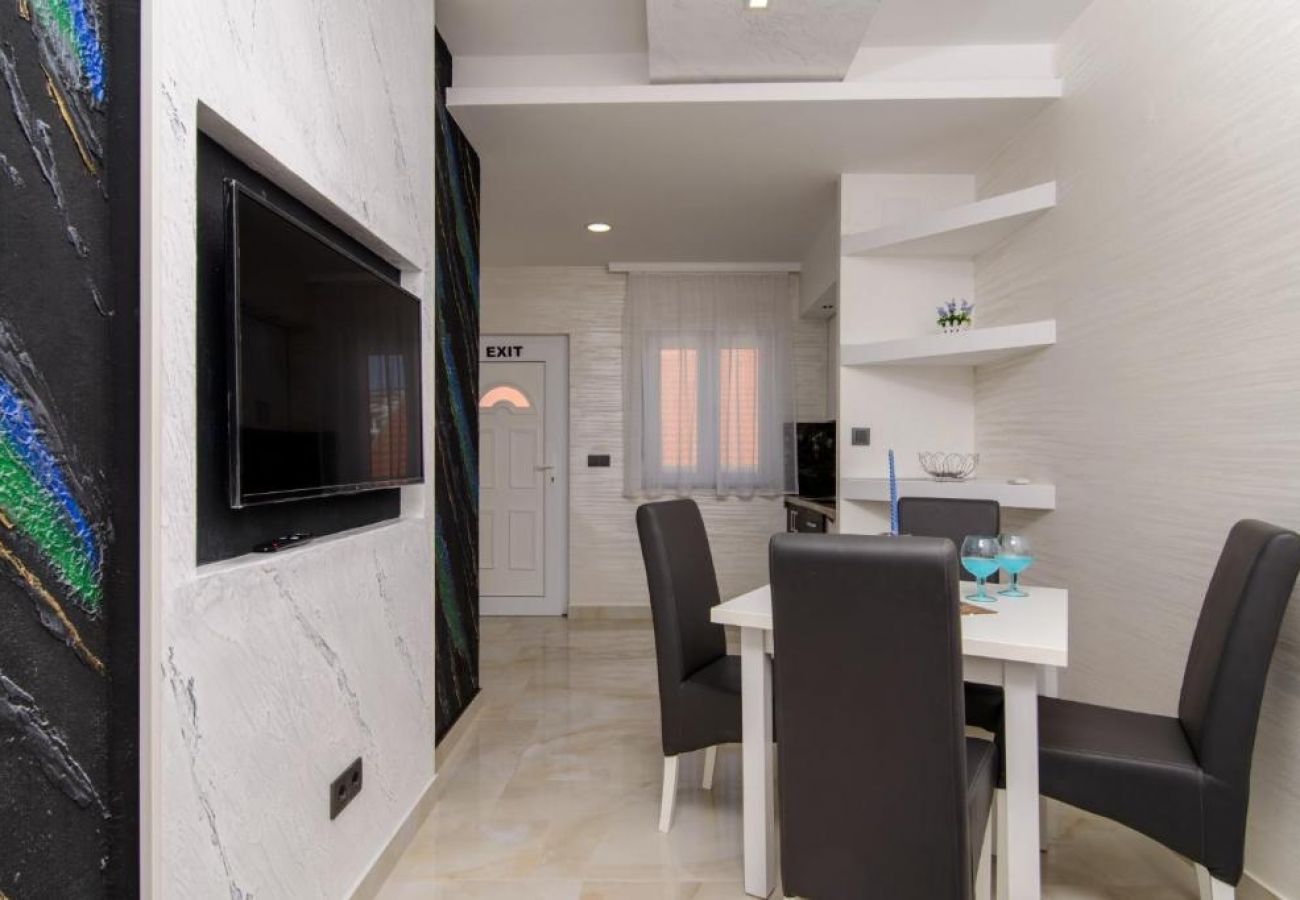 Apartamento en Okrug Gornji - Apartamento en Okrug Gornji con Seaview, Balcón, Acondicionador, WIFI (5134-5)