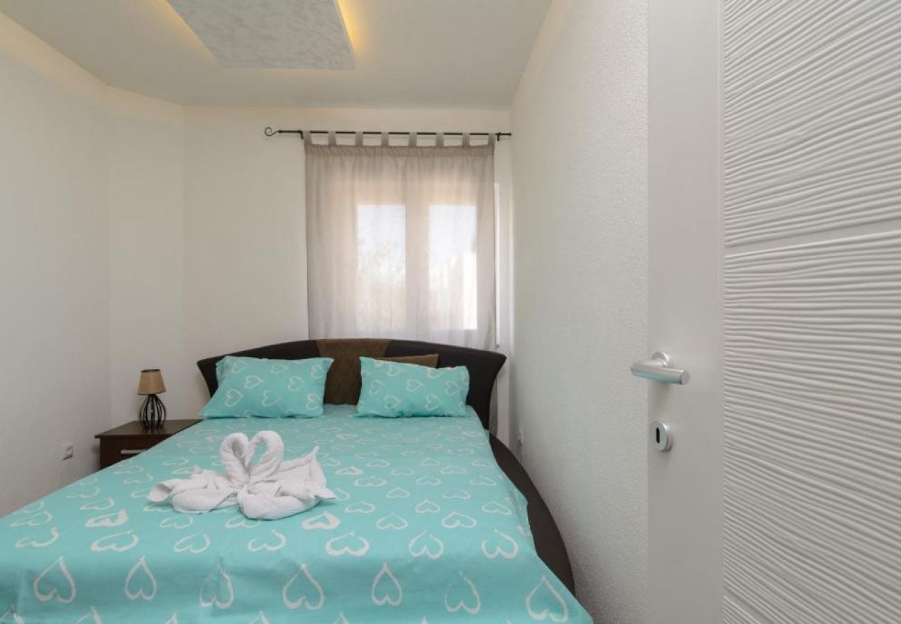 Apartamento en Okrug Gornji - Apartamento en Okrug Gornji con Seaview, Terraza, Acondicionador, WIFI (5134-4)