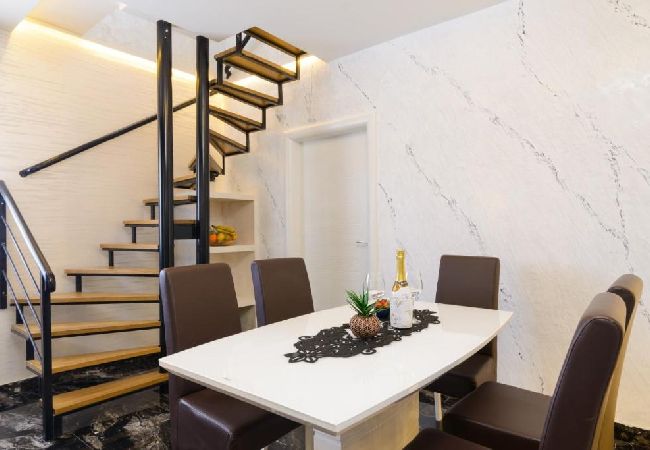 Apartamento en Okrug Gornji - Apartamento en Okrug Gornji con Seaview, Balcón, Acondicionador, WIFI (5134-3) Apartamento en Okrug Gornji - Apartamento en Okrug Gornji con Seaview, Balcón, Acondicionador, WIFI (5134-3)