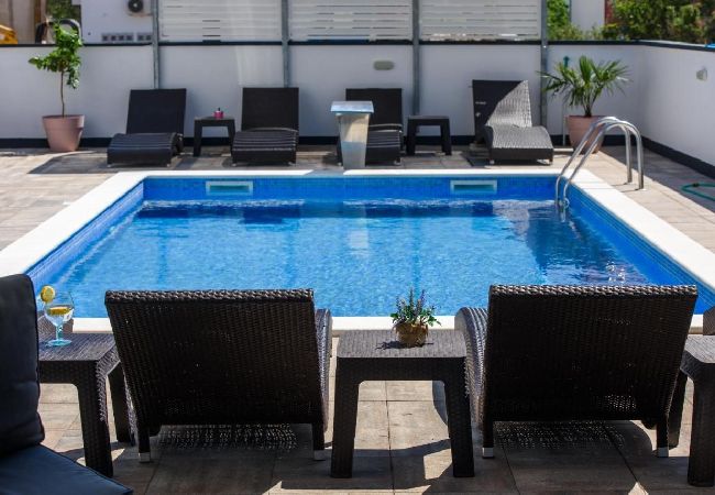 Apartamento en Okrug Gornji - Apartamento en Okrug Gornji con Seaview, Balcón, Acondicionador, WIFI (5134-3) Apartamento en Okrug Gornji - Apartamento en Okrug Gornji con Seaview, Balcón, Acondicionador, WIFI (5134-3)