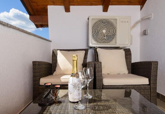 Apartamento en Okrug Gornji - Apartamento en Okrug Gornji con Seaview, Balcón, Acondicionador, WIFI (5134-3) Apartamento en Okrug Gornji - Apartamento en Okrug Gornji con Seaview, Balcón, Acondicionador, WIFI (5134-3)