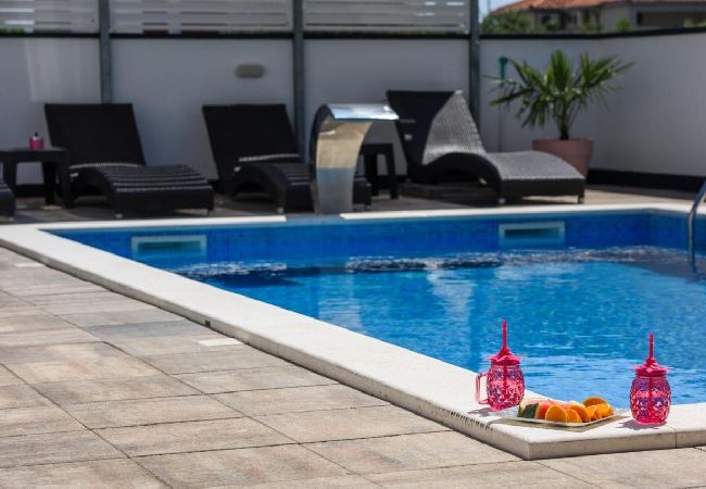 Apartamento en Okrug Gornji - Apartamento en Okrug Gornji con Seaview, Balcón, Acondicionador, WIFI (5134-3) Apartamento en Okrug Gornji - Apartamento en Okrug Gornji con Seaview, Balcón, Acondicionador, WIFI (5134-3)