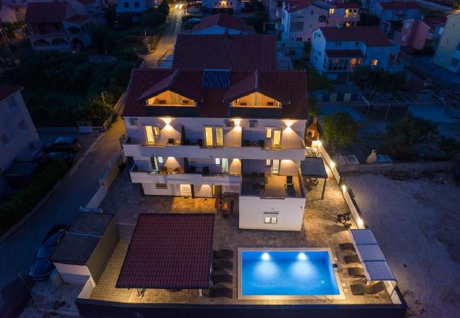 Apartamento en Okrug Gornji - Apartamento en Okrug Gornji con Seaview, Balcón, Acondicionador, WIFI (5134-3) Apartamento en Okrug Gornji - Apartamento en Okrug Gornji con Seaview, Balcón, Acondicionador, WIFI (5134-3)