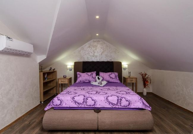 Apartamento en Okrug Gornji - Apartamento en Okrug Gornji con Seaview, Balcón, Acondicionador, WIFI (5134-3) Apartamento en Okrug Gornji - Apartamento en Okrug Gornji con Seaview, Balcón, Acondicionador, WIFI (5134-3)