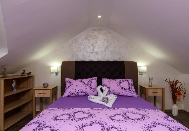 Apartamento en Okrug Gornji - Apartamento en Okrug Gornji con Seaview, Balcón, Acondicionador, WIFI (5134-3) Apartamento en Okrug Gornji - Apartamento en Okrug Gornji con Seaview, Balcón, Acondicionador, WIFI (5134-3)