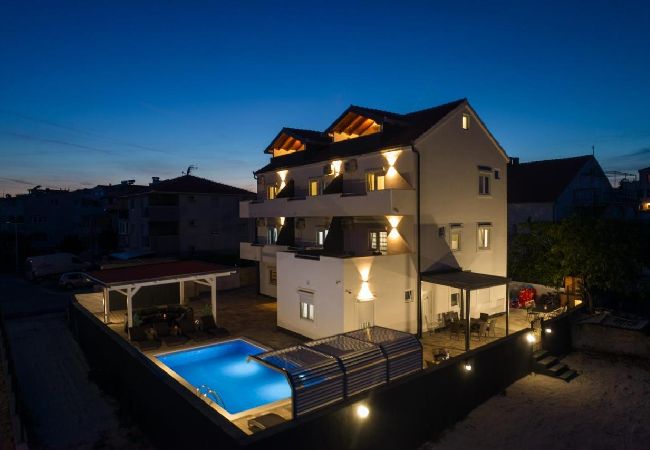 Apartamento en Okrug Gornji - Apartamento en Okrug Gornji con Seaview, Balcón, Acondicionador, WIFI (5134-3) Apartamento en Okrug Gornji - Apartamento en Okrug Gornji con Seaview, Balcón, Acondicionador, WIFI (5134-3)