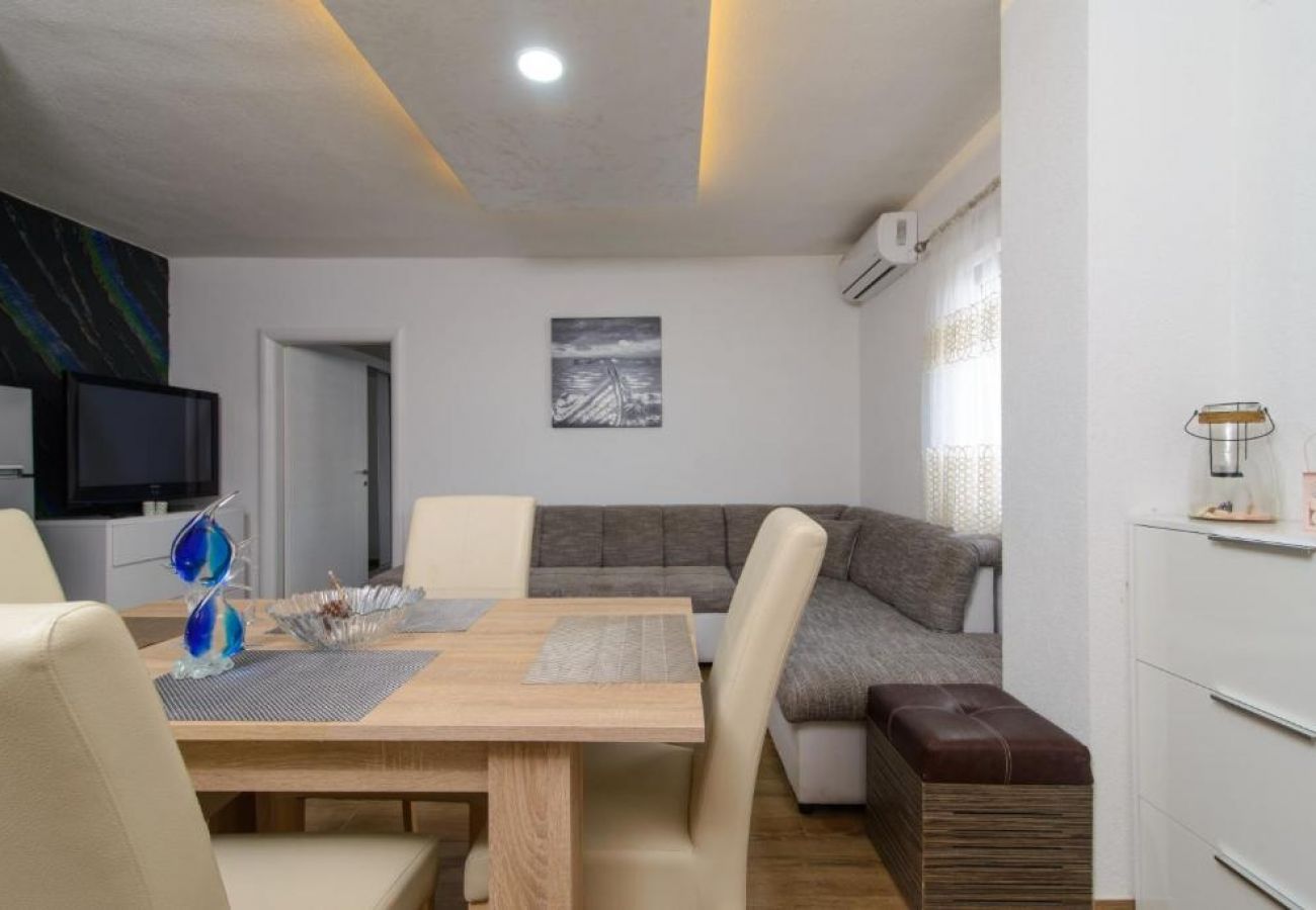 Apartamento en Okrug Gornji - Apartamento en Okrug Gornji con Seaview, Terraza, Acondicionador, WIFI (5134-1)